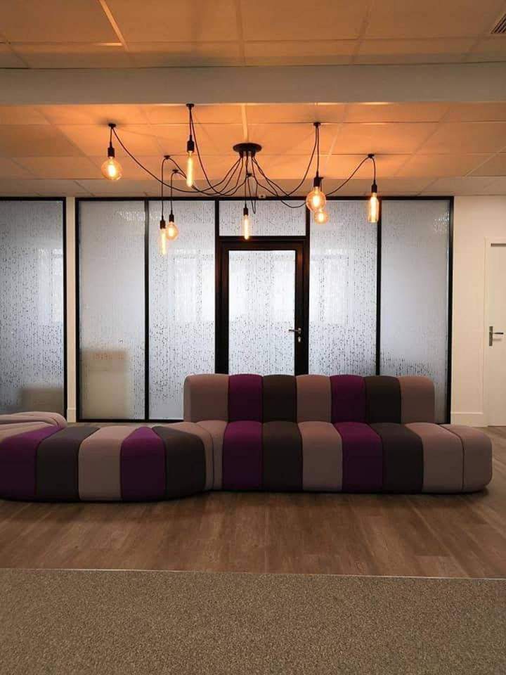 Design vitrophanie sur-mesure Rhône-Alpes