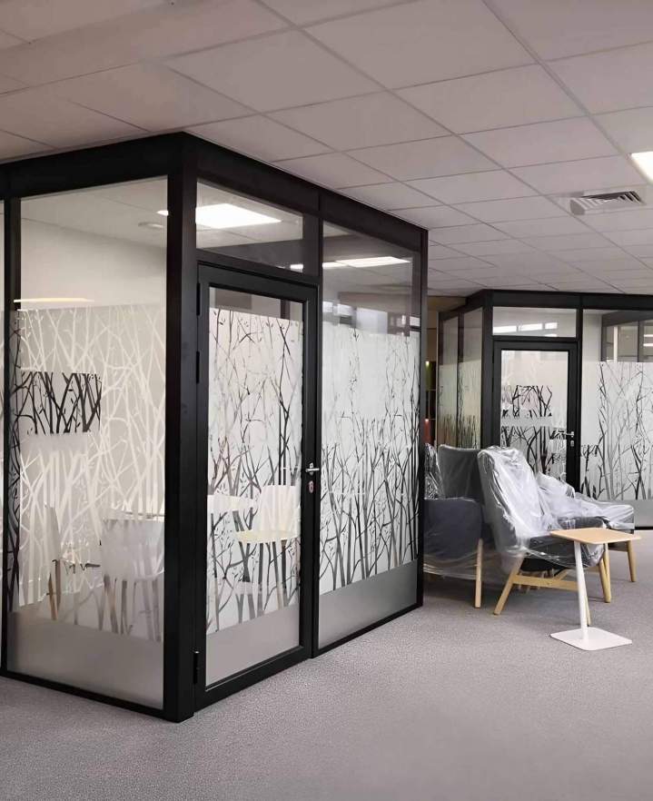 Décoration vitres bureaux Rhône-Alpes